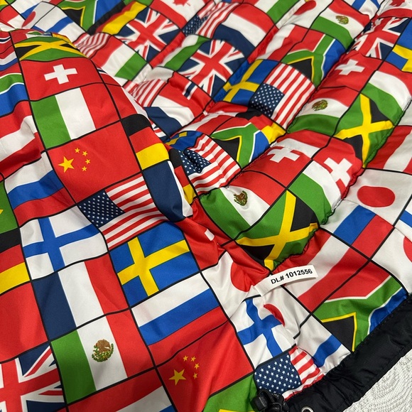 THE NORTH FACE SOCHI RU/14 FLAGS 700 DOWN VEST , SIZE LARGE WOMENS, BLACK/RED - Picture 11 of 14